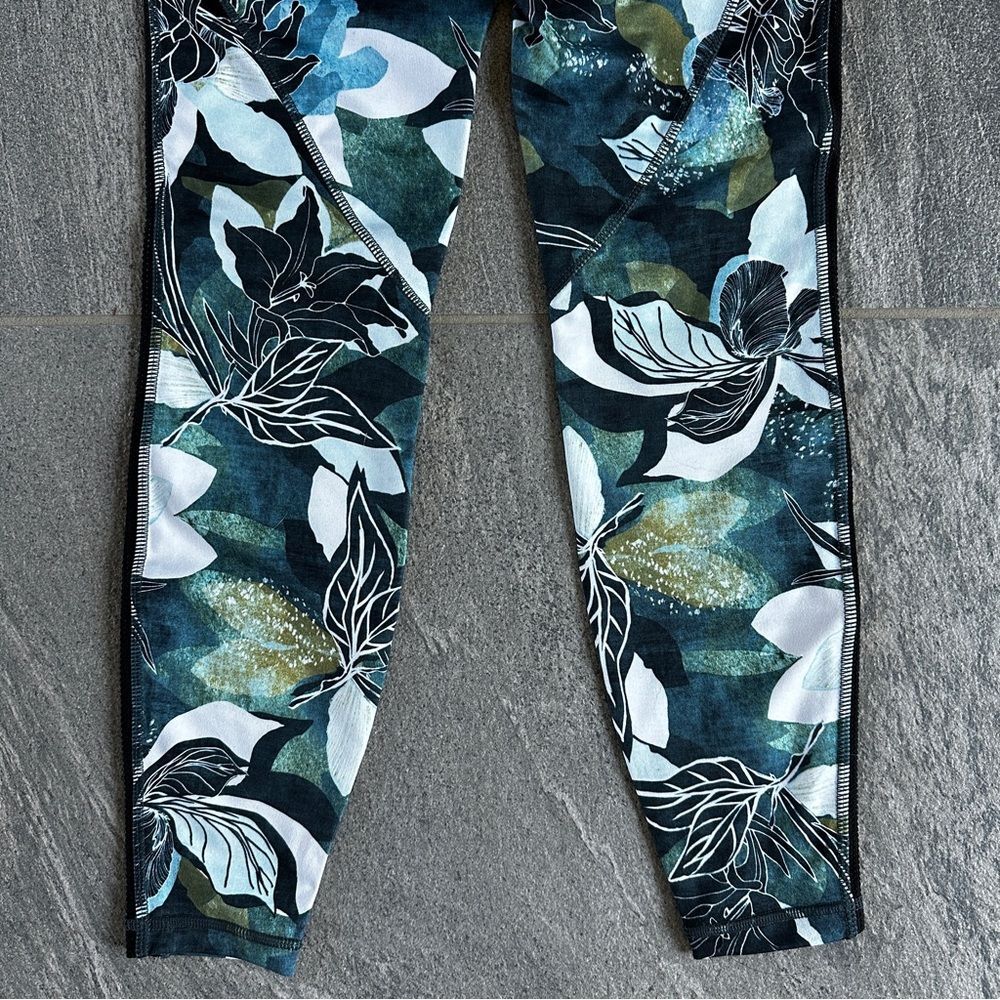 NWT Athleta Leafy Floral High Rise Tropical Mesh Chaturanga 7/8 Leggings XS - Picture 9 of 16